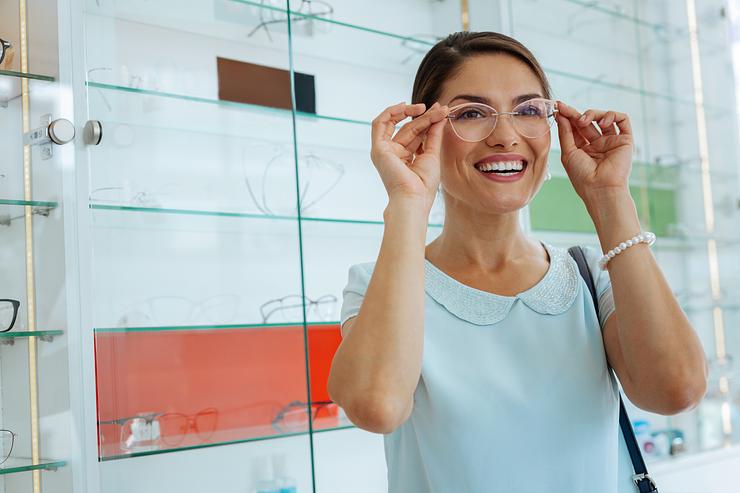 Best Eyeglass Frames for Round Face Shapes: An Optometrist-Led Guide