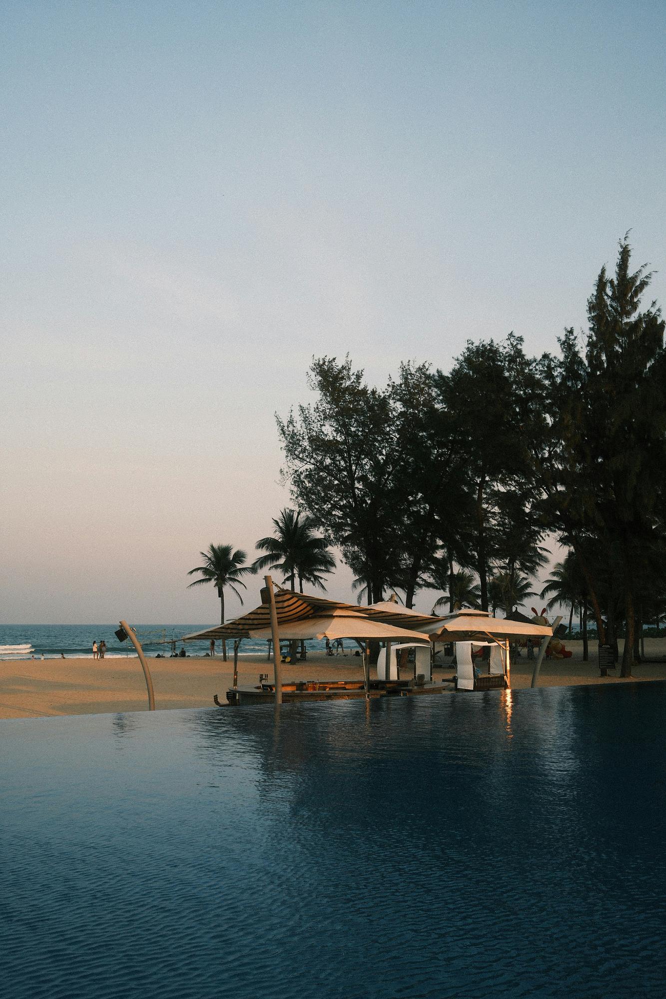 Infinity pool overlooking a tropical beach at sunset, a luxury family spring break destination