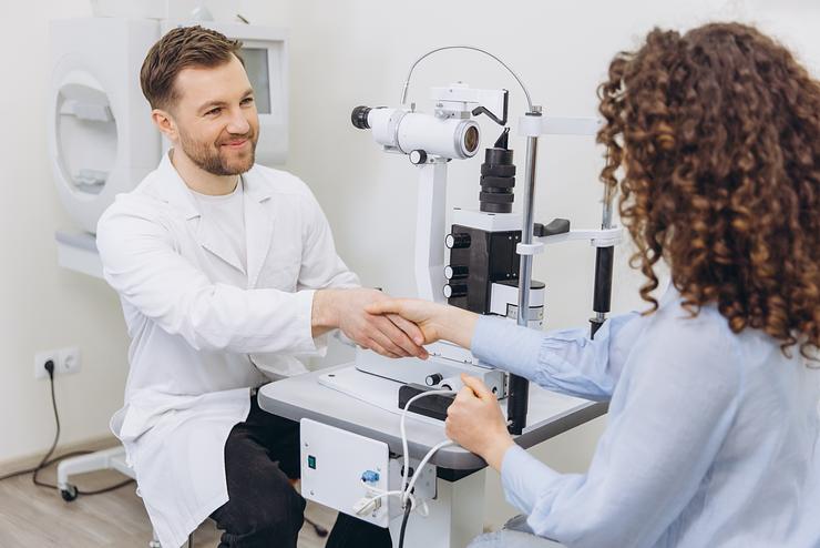 what to expect during an emergency eye exam