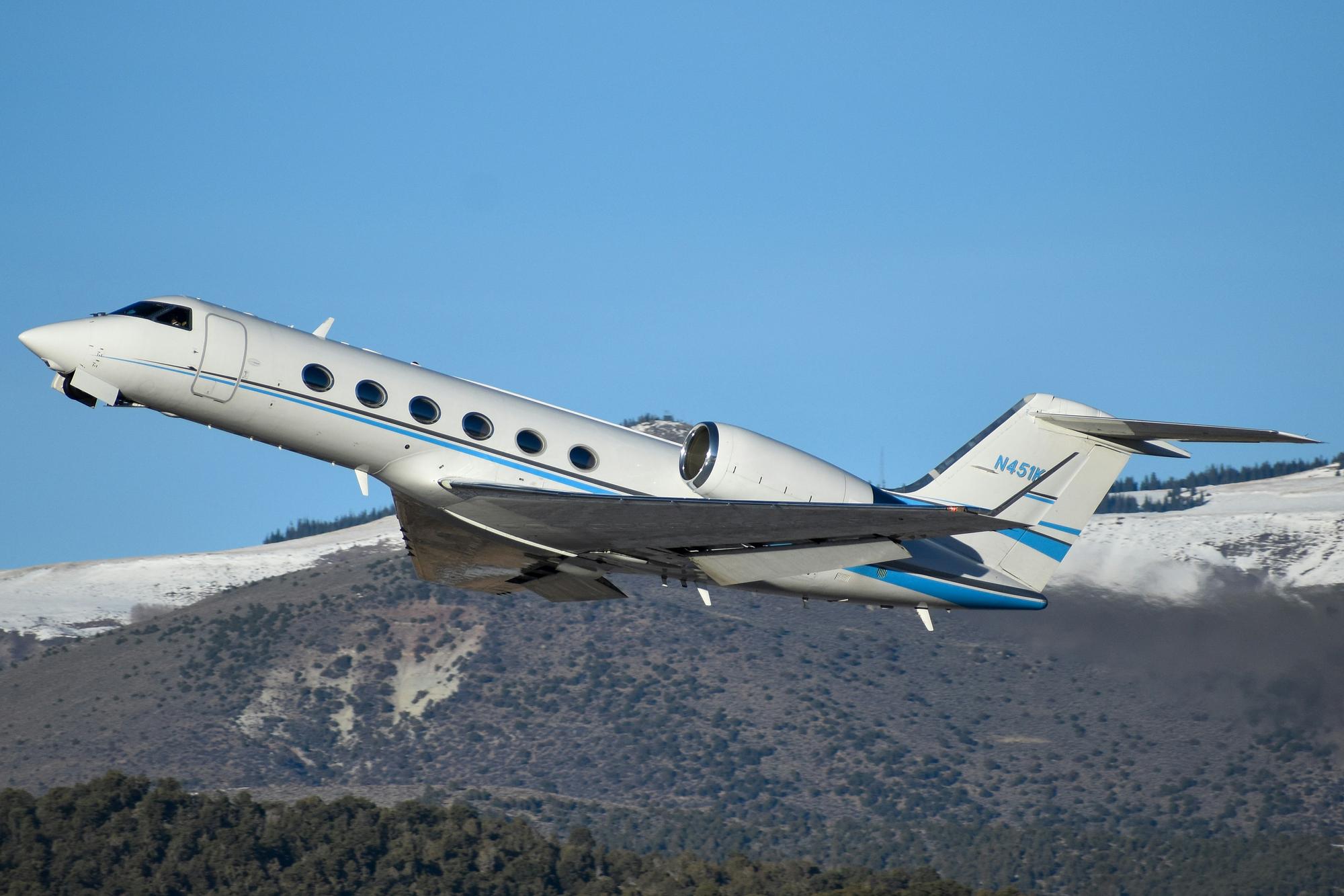 Gulfstream IV (GIV) heavy jet departing a mountain airport
